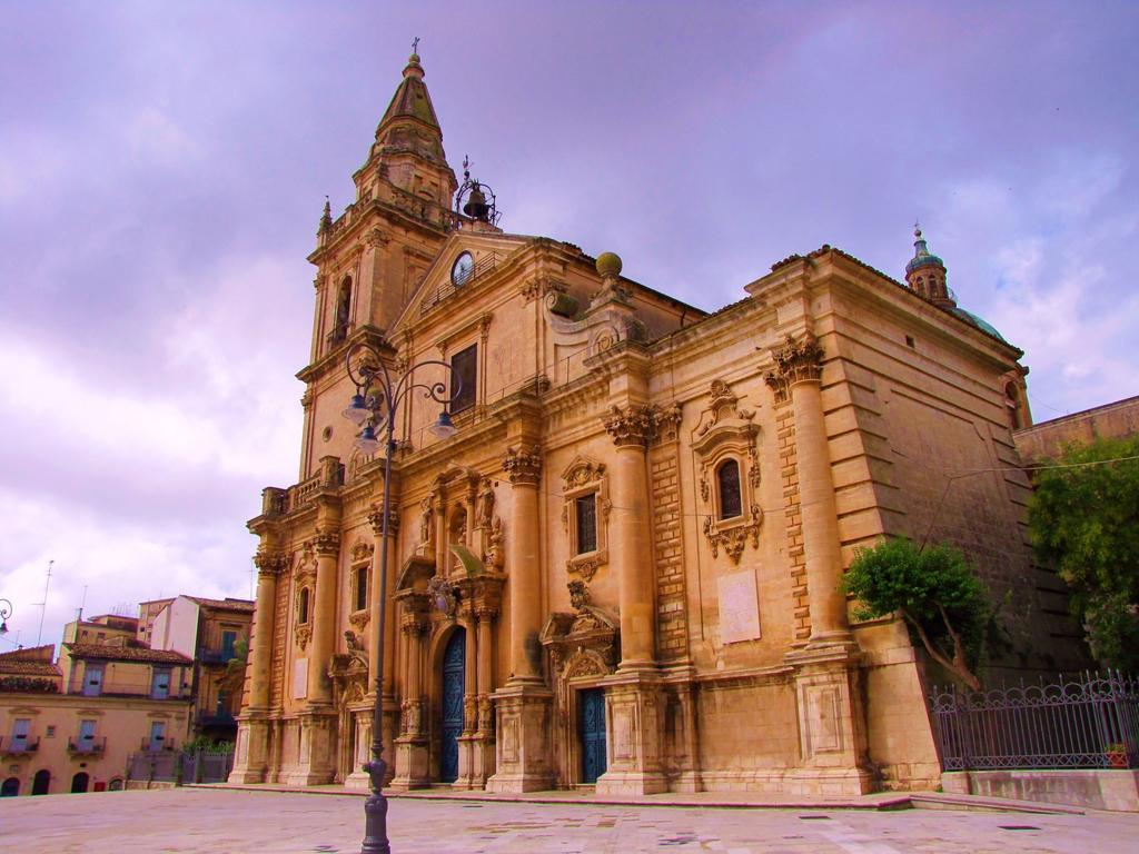 Sizilien Hotell Ragusa Exteriör bild
